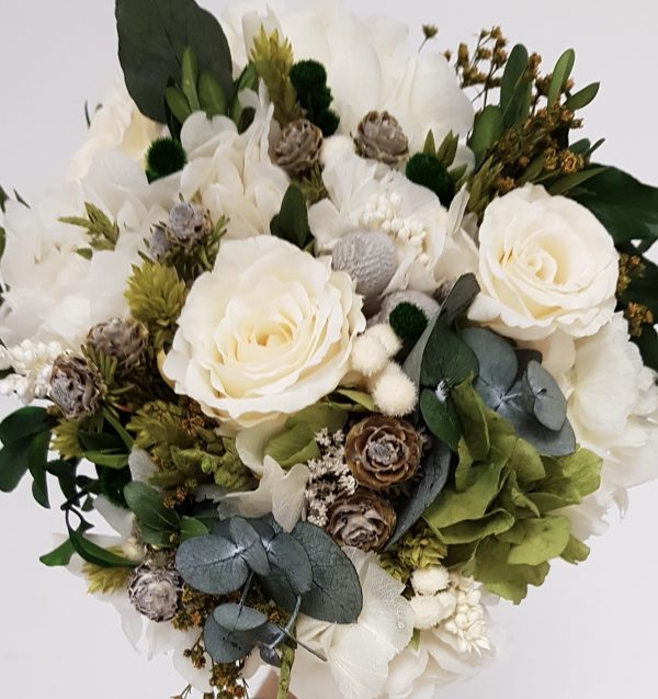Ramo con rosas blancas y verde - Imagen 2