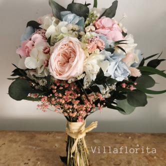 Ramo con rosas inglesas