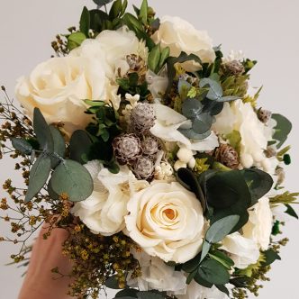 Ramo con rosas blancas silvestre