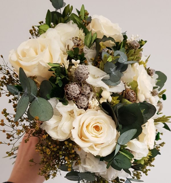Ramo con rosas blancas silvestre