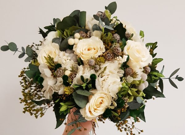 Ramo con rosas blancas y verde - Imagen 11