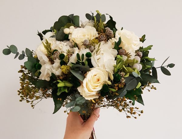 Ramo con rosas blancas y verde - Imagen 10
