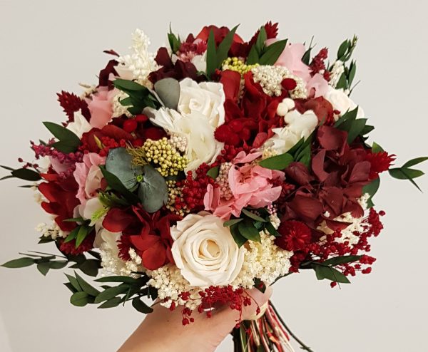Ramo rojo con rosas blancas - Imagen 2