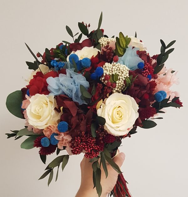 Ramo de rosas blancas con rojo, rosa, azul y verde - Imagen 10