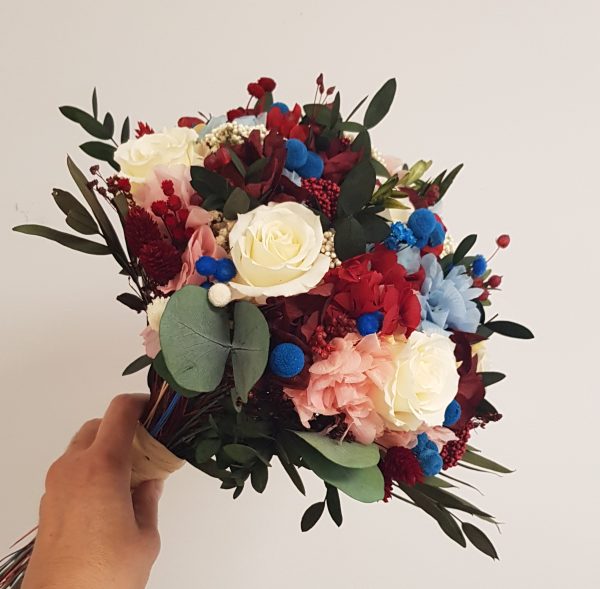Ramo de rosas blancas con rojo, rosa, azul y verde - Imagen 8