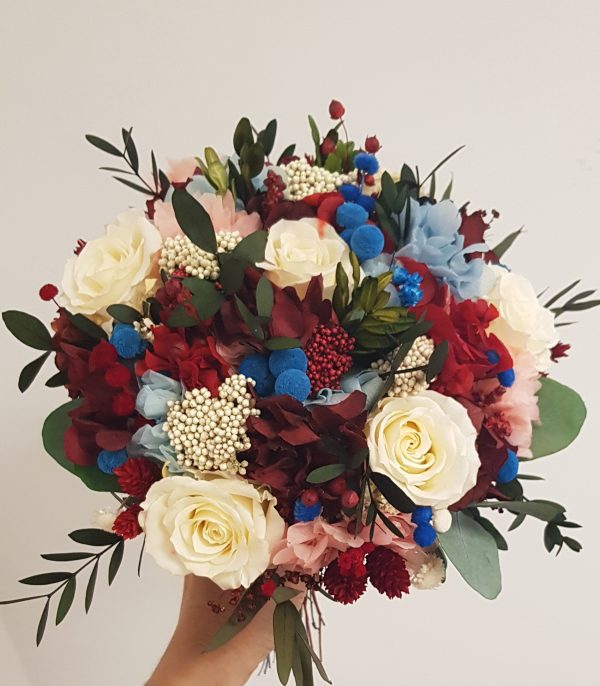 Ramo de rosas blancas con rojo, rosa, azul y verde - Imagen 3
