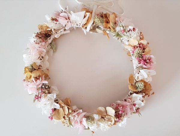 Corona rosa y beige