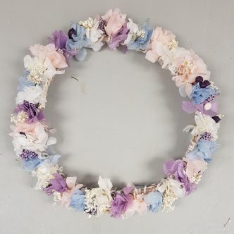 Corona blanca, lila,azul