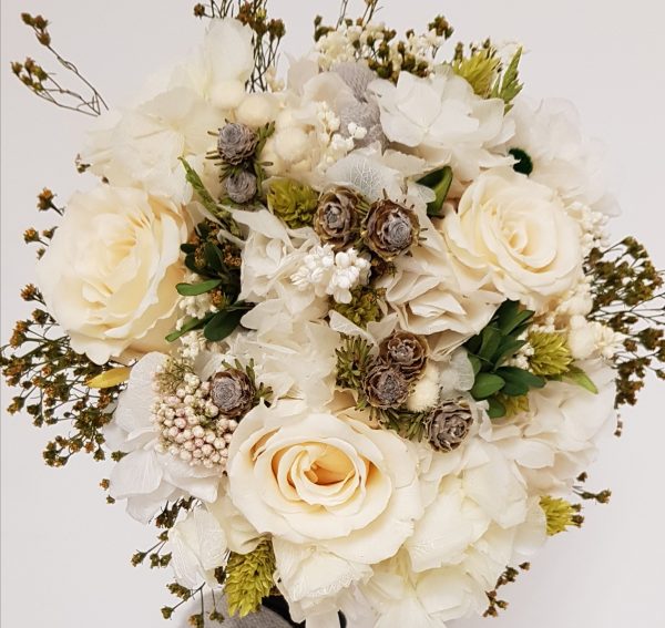 Ramo con rosas blancas y verde - Imagen 5