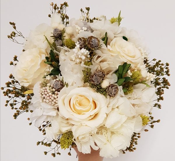 Ramo con rosas blancas y verde - Imagen 4