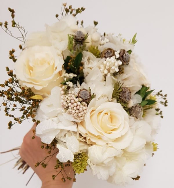 Ramo con rosas blancas y verde - Imagen 3