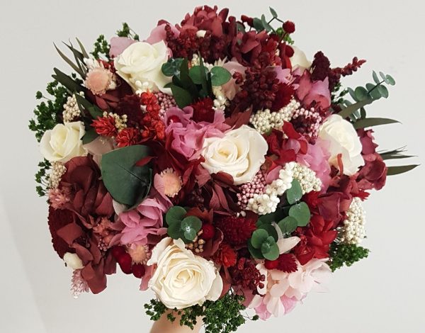Ramo rojo con rosas blancas - Imagen 4