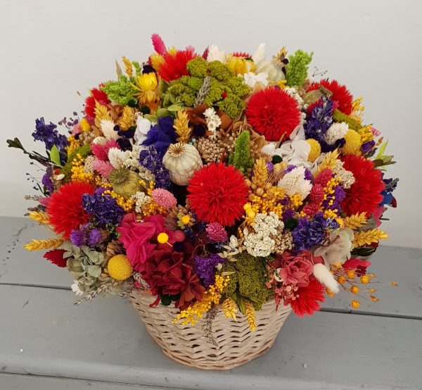 Maceta roja con flores